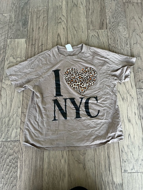 Streetwear Society Tops - Streetwear Society Beige Tee with Leopard Heart 'I NYC' Graphic size M